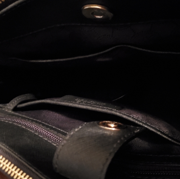 MK- Saffiano Leather Large Jet Set Double Zip Tote - Picture 5 of 15